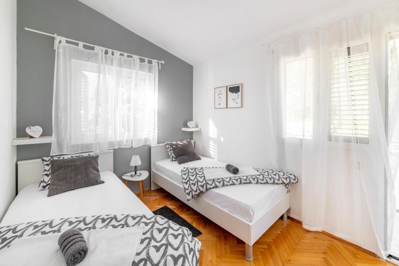 Amare Apartments Bobovisca Экстерьер фото