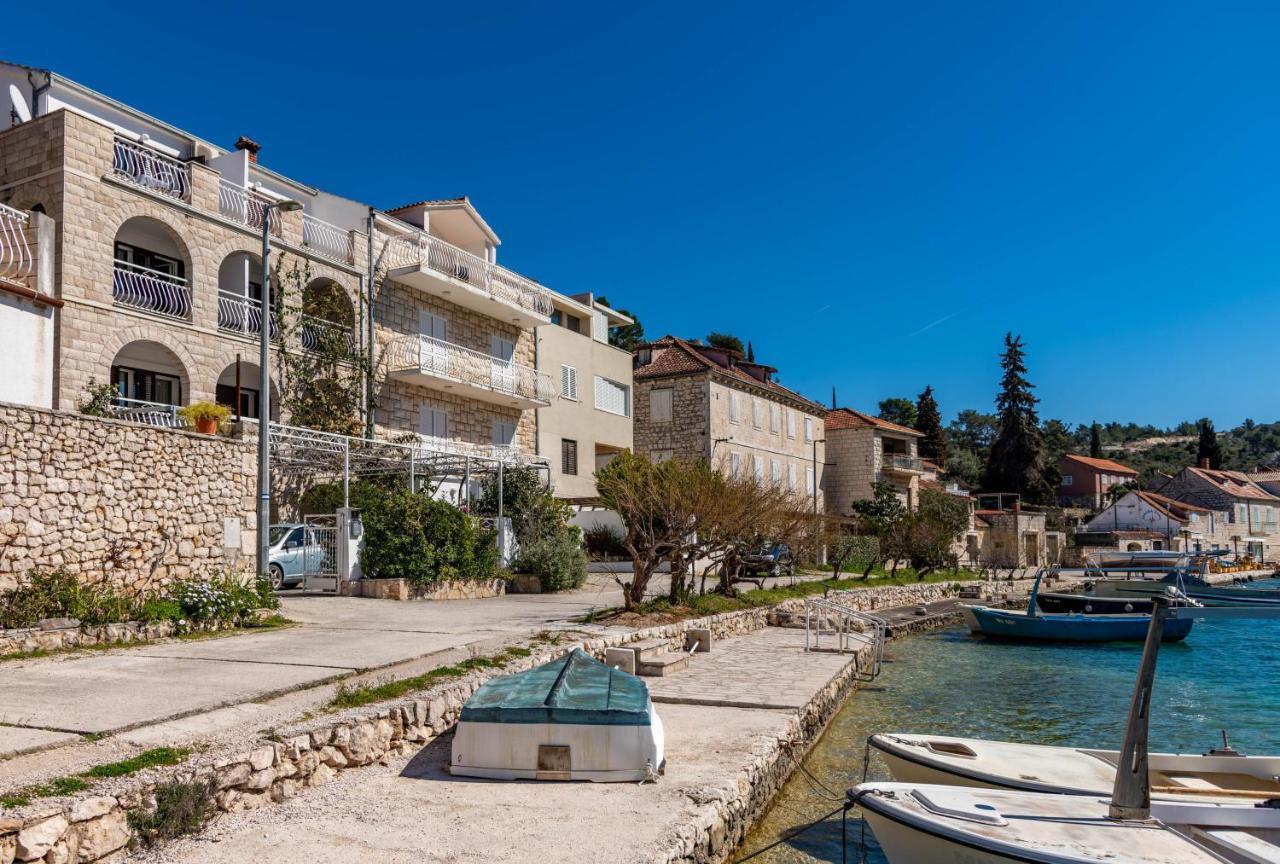 Amare Apartments Bobovisca Экстерьер фото